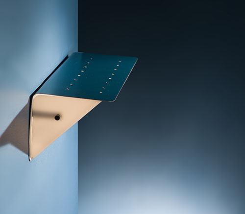 3_Paire_dapplique_bleu_et_perspex_de_Jacques_Biny_2025.jpg
