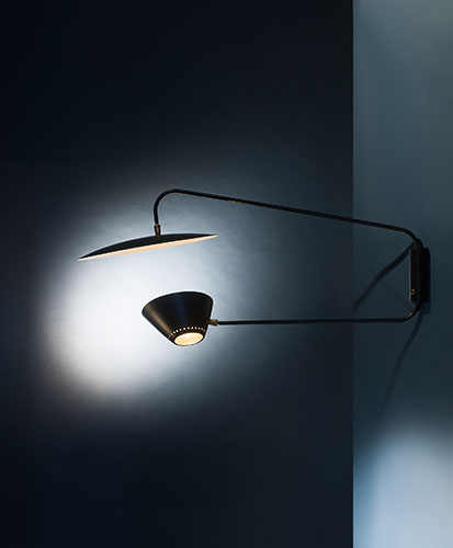 2_Applique_a_double_bras_et_reflecteur_laque_noir_Robert_Mathieujpg.jpg