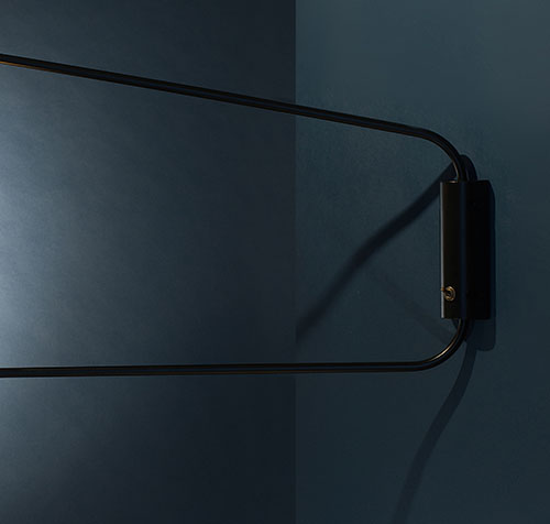 8_Applique_a_double_bras_et_reflecteur_laque_noir_Robert_Mathieujpg.jpg