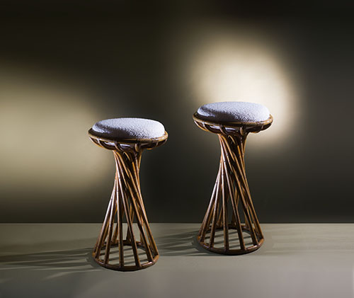 2_Paire_de_tabourets_hauts_Manille_Ecorse_de_Bernard_Govin.jpg